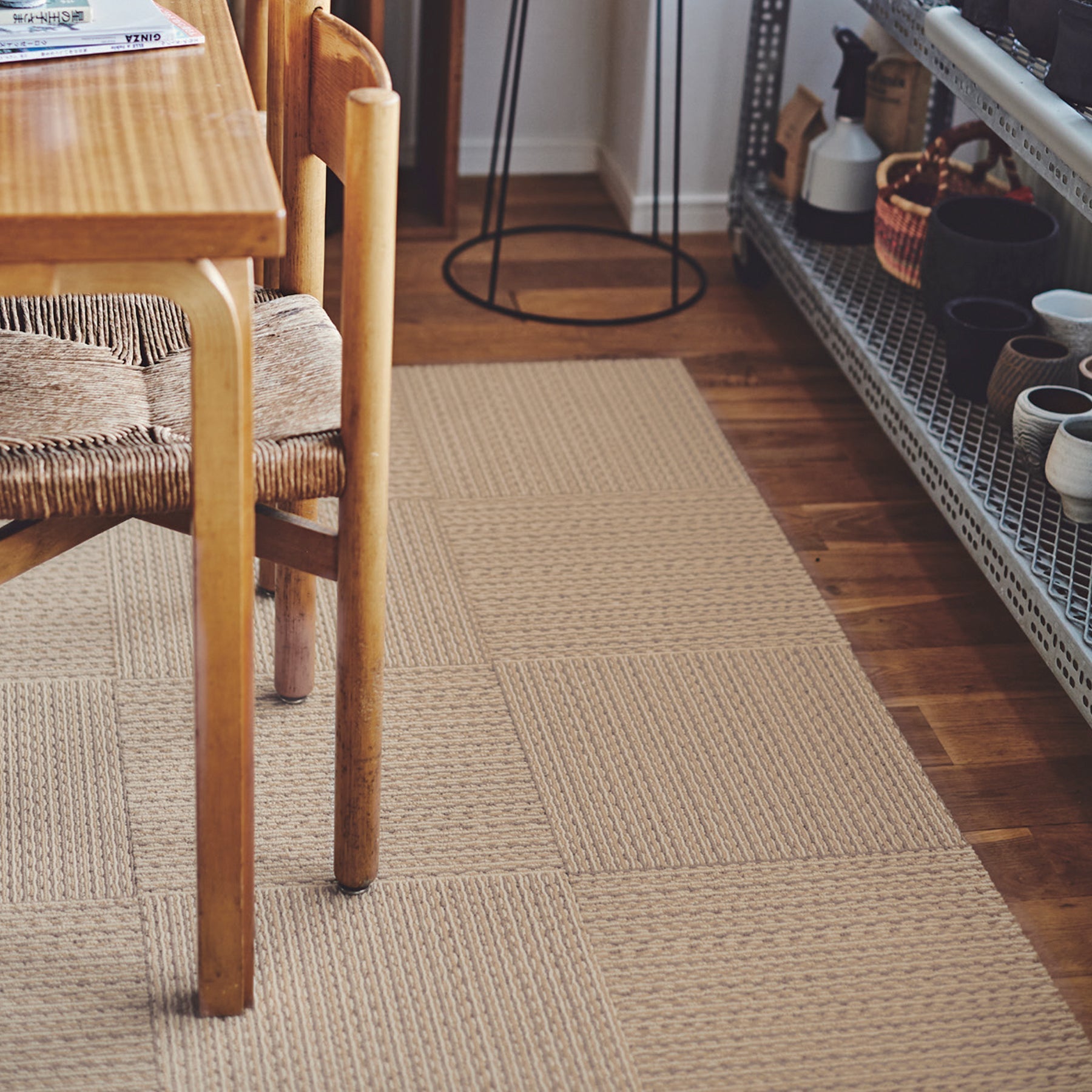 リビングでのタイルカーペット使用